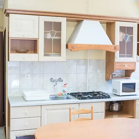 M7 - 129 Km Apartmanhaz Balatonszárszó